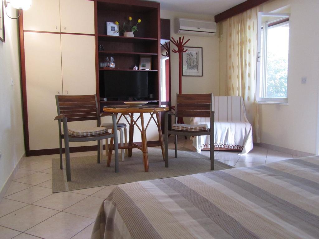 Apartment Petrovic Корчула Экстерьер фото
